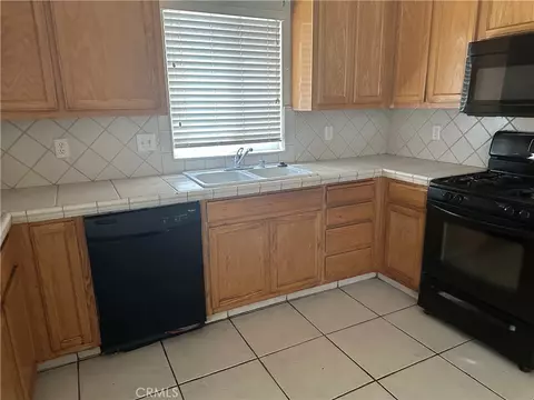 Kitchen - 692 Gateway, Merced, CA 95340 photo 1 of 2