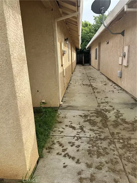 Entry Way - 692 Gateway, Merced, CA 95340 photo 2 of 3