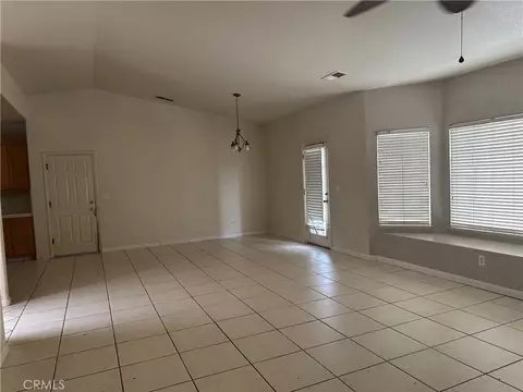 Living - 692 Gateway, Merced, CA 95340 photo 5 of 6