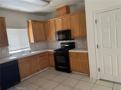 Kitchen - 692 Gateway, Merced, CA 95340 photo 2 of 2