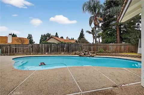 Exterior - 724 Robin Dr, Merced, CA 95340 photo 4 of 10