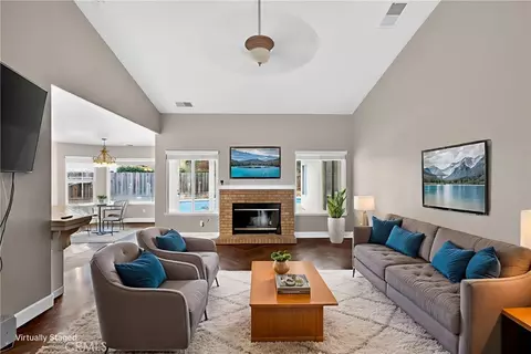 Living - 724 Robin Dr, Merced, CA 95340 photo 4 of 6