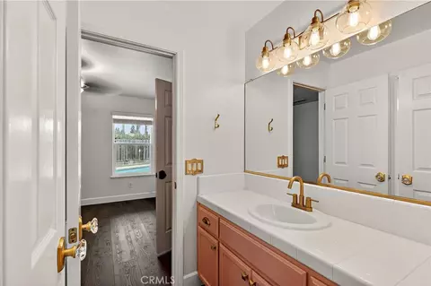 Bath - 724 Robin Dr, Merced, CA 95340 photo 1 of 11