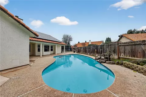 Exterior - 724 Robin Dr, Merced, CA 95340 photo 6 of 10