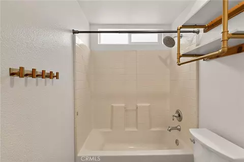 Bath - 724 Robin Dr, Merced, CA 95340 photo 4 of 11