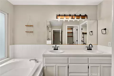 Bath - 724 Robin Dr, Merced, CA 95340 photo 5 of 11