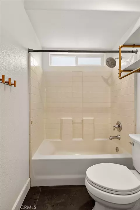 Bath - 724 Robin Dr, Merced, CA 95340 photo 3 of 11