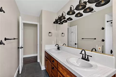 Bath - 724 Robin Dr, Merced, CA 95340 photo 10 of 11