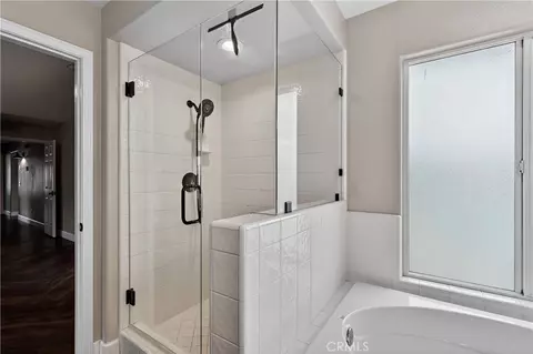 Bath - 724 Robin Dr, Merced, CA 95340 photo 7 of 11