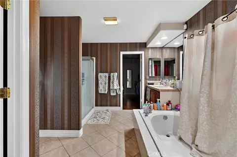 Bath - 1277 Baxter, Merced, CA 95348 photo 2 of 7