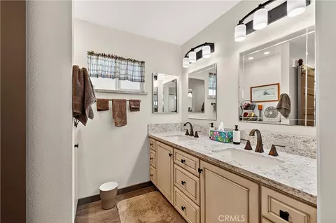 Bath - 3969 Hatch Rd, Merced, CA 95340 photo 2 of 6