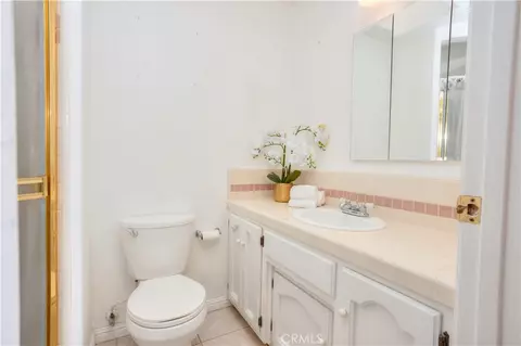 Bath - 544 Seminole Dr, Merced, CA 95340 photo 1 of 2