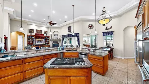 Kitchen - 21160 Second Ave, Stevinson, CA 95374 photo 6 of 7