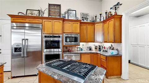 Kitchen - 21160 Second Ave, Stevinson, CA 95374 photo 4 of 7