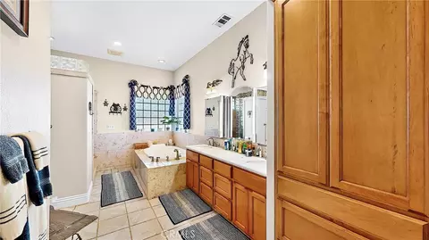 Bath - 21160 Second Ave, Stevinson, CA 95374 photo 4 of 7