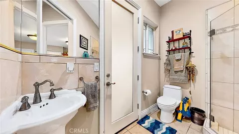 Bath - 21160 Second Ave, Stevinson, CA 95374 photo 1 of 7