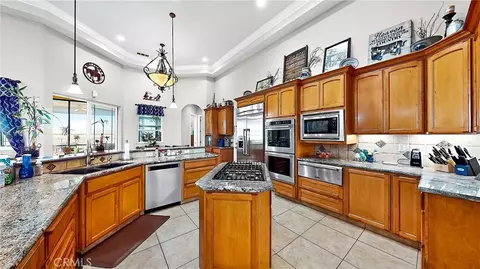 Kitchen - 21160 Second Ave, Stevinson, CA 95374 photo 5 of 7
