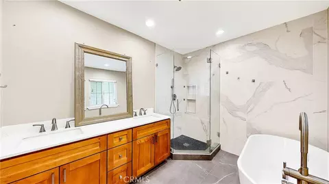 Bath - 21160 Second Ave, Stevinson, CA 95374 photo 7 of 7