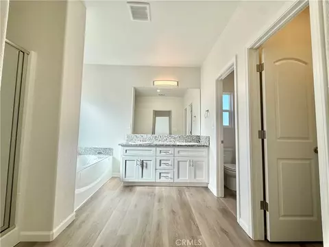 Bath - 44 Sedona Dr, Merced, CA 95341 photo 2 of 7