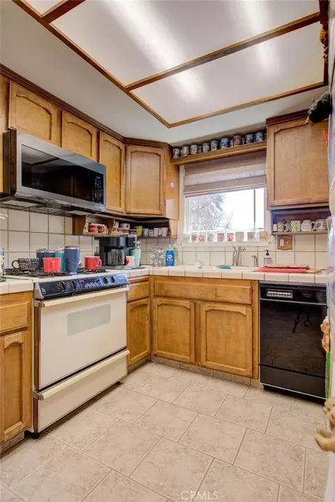Kitchen - 1625 Sheldon, Modesto, CA 95350 photo 3 of 3