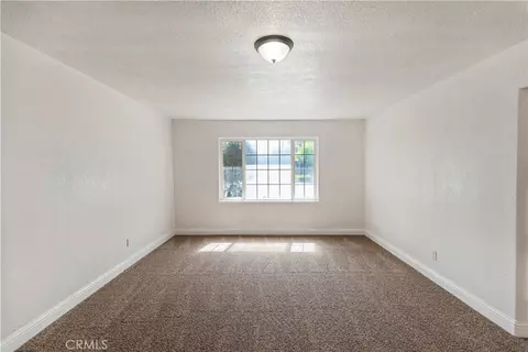 Living - 589 Leslie Ct, Merced, CA 95348 photo 4 of 5