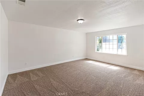 Living - 589 Leslie Ct, Merced, CA 95348 photo 3 of 5