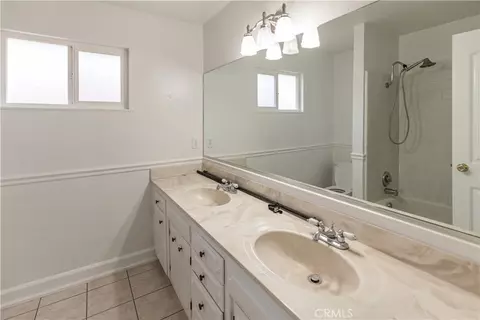 Bath - 589 Leslie Ct, Merced, CA 95348 photo 1 of 4