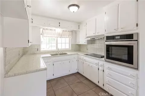 Kitchen - 589 Leslie Ct, Merced, CA 95348 photo 2 of 2