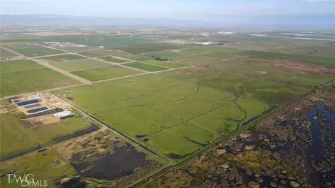 5614 Moffatt, Gustine, CA 95322