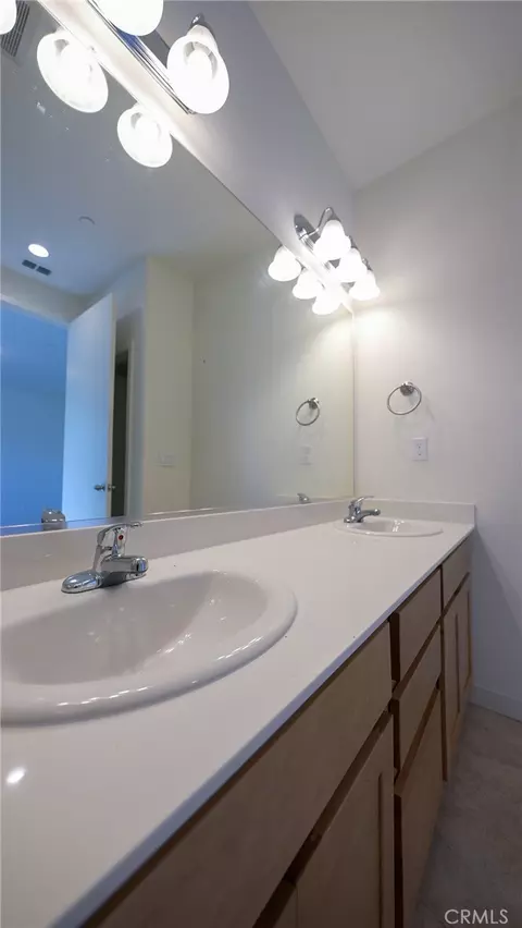 Bath - 104 Squaw Valley Dr, Merced, CA 95341 photo 1 of 1