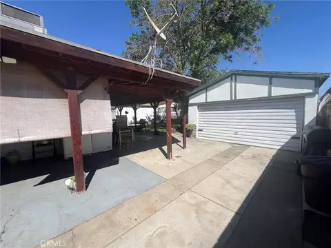 Exterior - 8323 Emerald Ave, Fontana, CA 92335 photo 8 of 9