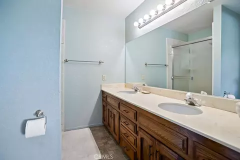 Bath - 2960 Whitegate, Merced, CA 95340 photo 2 of 4