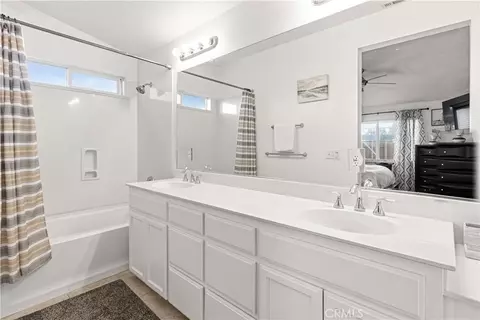 Bath - 1478 La Sierra, Merced, CA 95348 photo 1 of 4