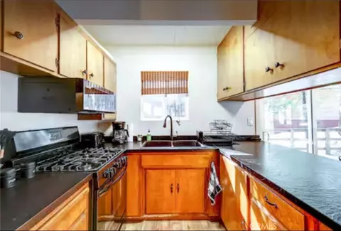 Kitchen - 29591 Lassen Dr, Long Barn, CA 95335 photo 2 of 4