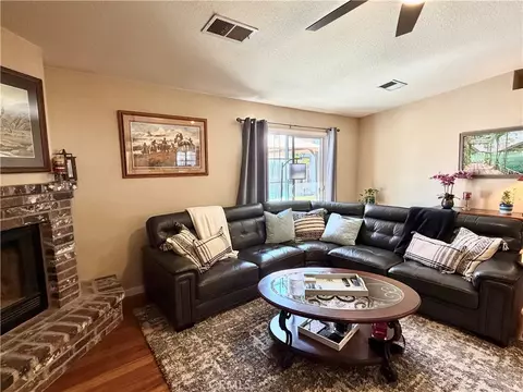 Living - 2943 Bea, Merced, CA 95348 photo 4 of 6