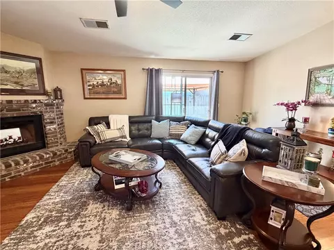 Living - 2943 Bea, Merced, CA 95348 photo 3 of 6
