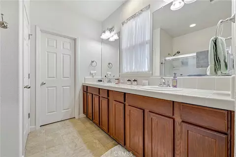 Bath - 4324 Strathmore Pl, Merced, CA 95348 photo 3 of 3