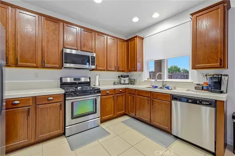 Kitchen - 4324 Strathmore Pl, Merced, CA 95348 photo 2 of 5