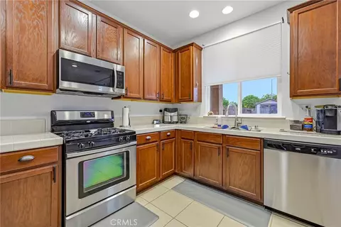 Kitchen - 4324 Strathmore Pl, Merced, CA 95348 photo 3 of 5