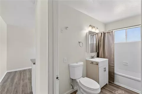 Bath - 520 W 9th St, Merced, CA 95341 photo 1 of 4