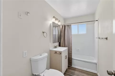 Bath - 520 W 9th St, Merced, CA 95341 photo 2 of 4