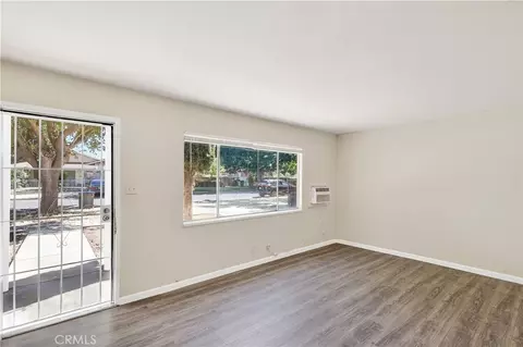 Living - 520 W 9th St, Merced, CA 95341 photo 5 of 8