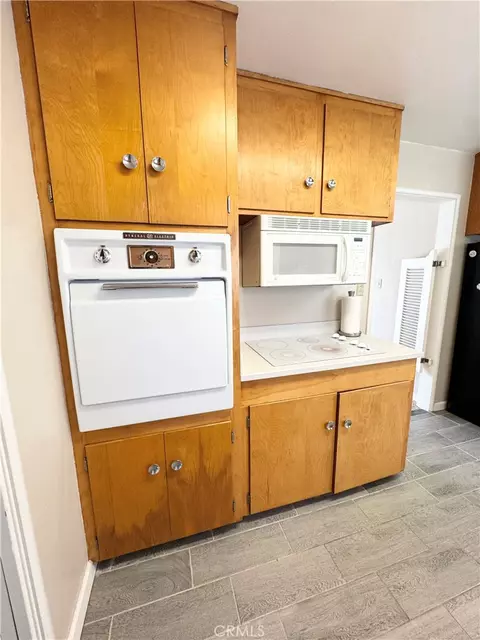Kitchen - 1101 E Monte Vis, Turlock, CA 95382 photo 4 of 9