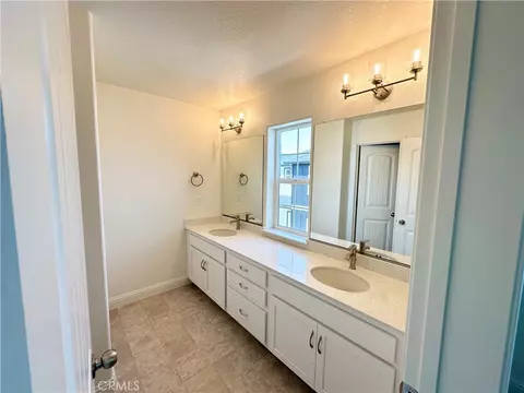 Bath - 204 Montage Dr, Merced, CA 95348 photo 2 of 5