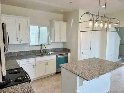 Kitchen - 204 Montage Dr, Merced, CA 95348 photo 3 of 7