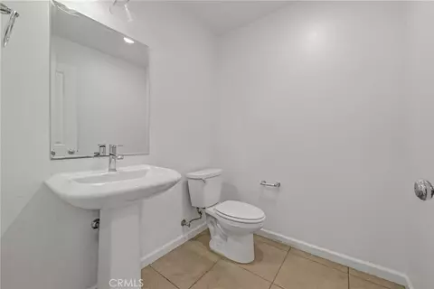 Bath - 697 Heitz Ct, Merced, CA 95348 photo 2 of 3
