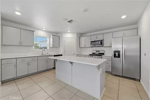 Kitchen - 697 Heitz Ct, Merced, CA 95348 photo 1 of 5