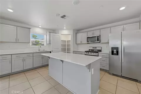 Kitchen - 697 Heitz Ct, Merced, CA 95348 photo 5 of 5