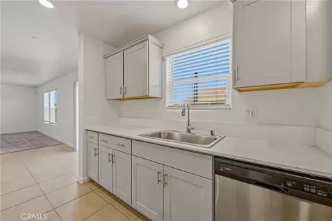 Kitchen - 697 Heitz Ct, Merced, CA 95348 photo 4 of 5