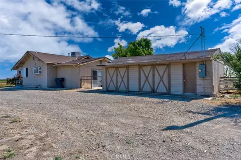 Exterior - 17626 Britto Rd, Dos Palos, CA 93620 photo 7 of 19